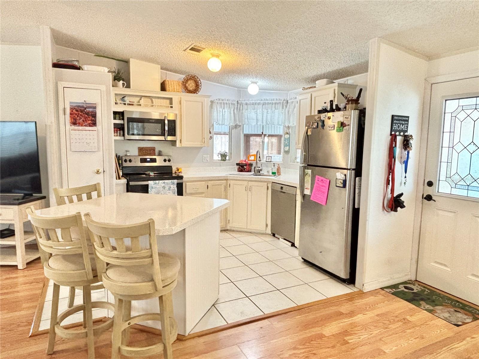 102 AMERICANA CT NE #206, ST PETERSBURG, FL, 33702