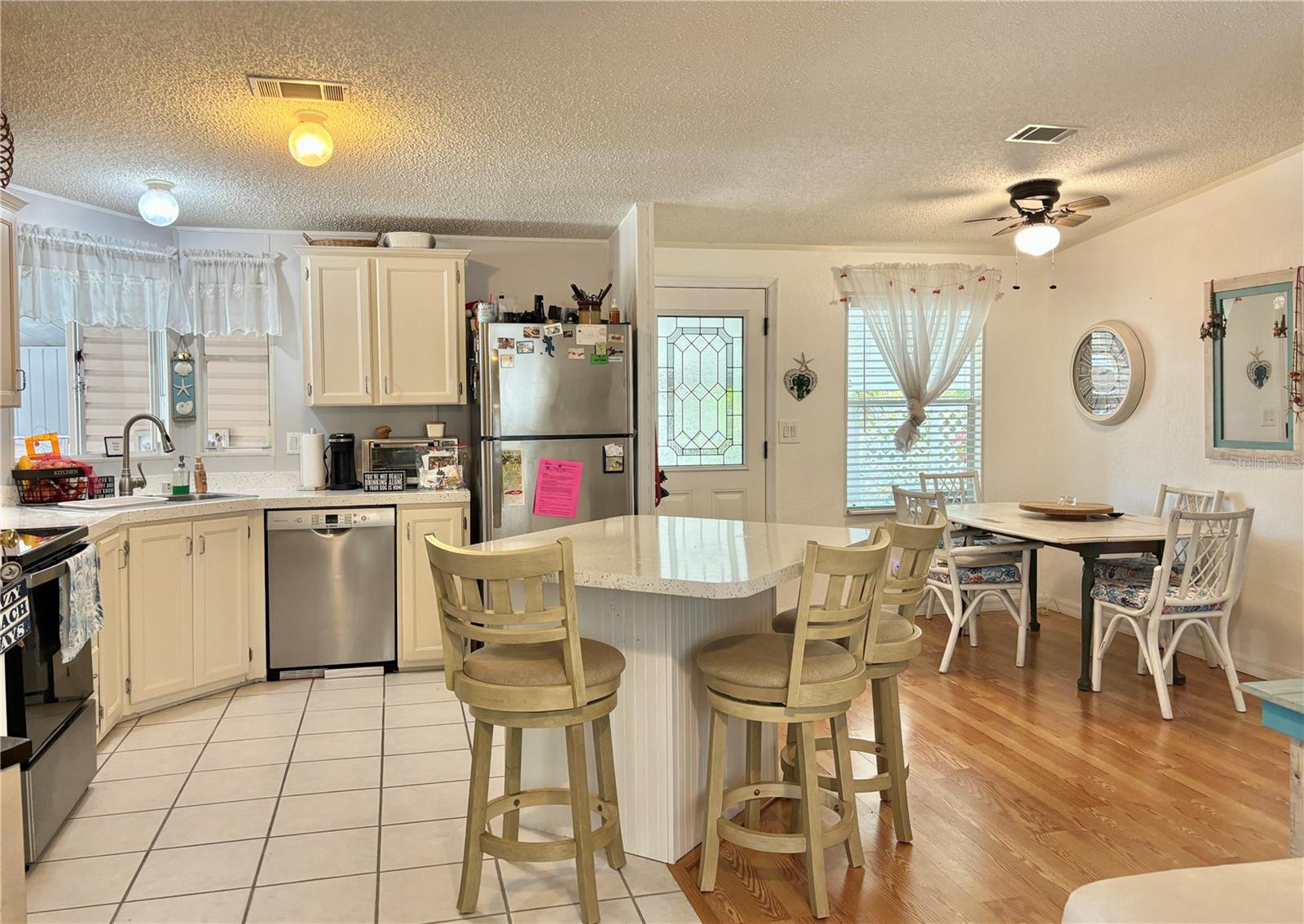 102 AMERICANA CT NE #206, ST PETERSBURG, FL, 33702