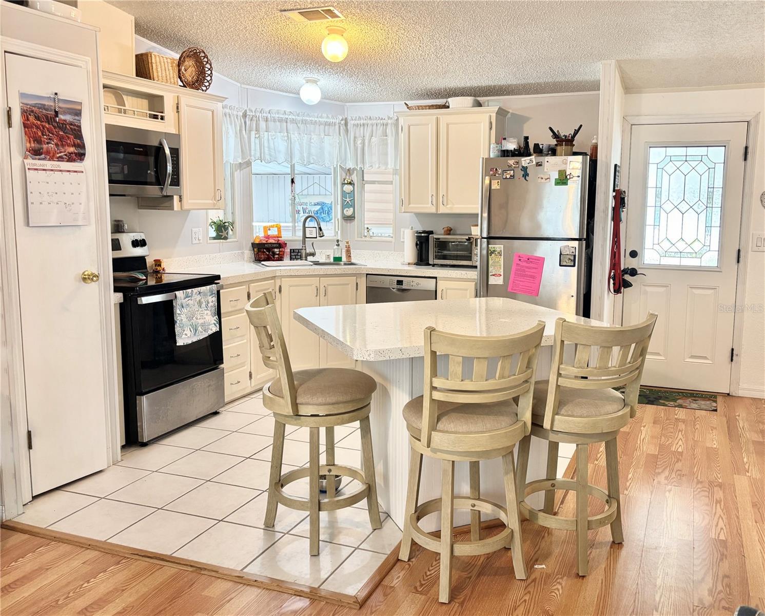 102 AMERICANA CT NE #206, ST PETERSBURG, FL, 33702