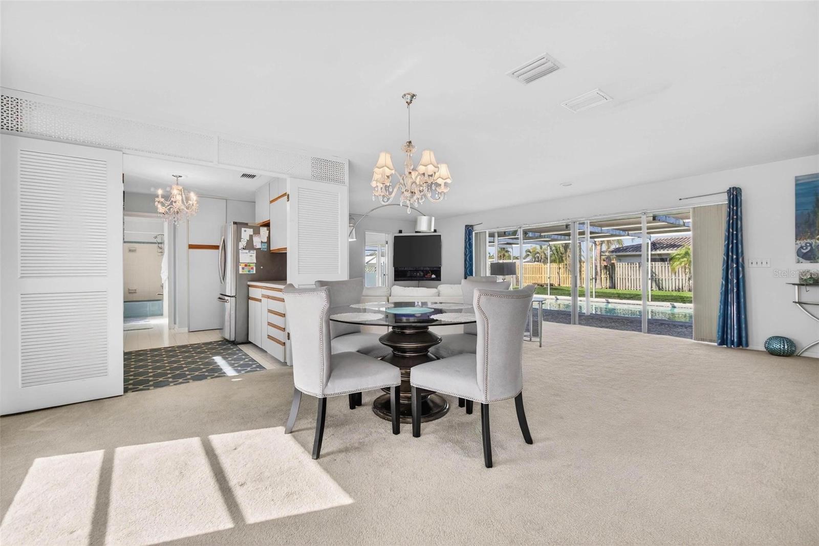 10100 COMMODORE DR, SEMINOLE, FL, 33776