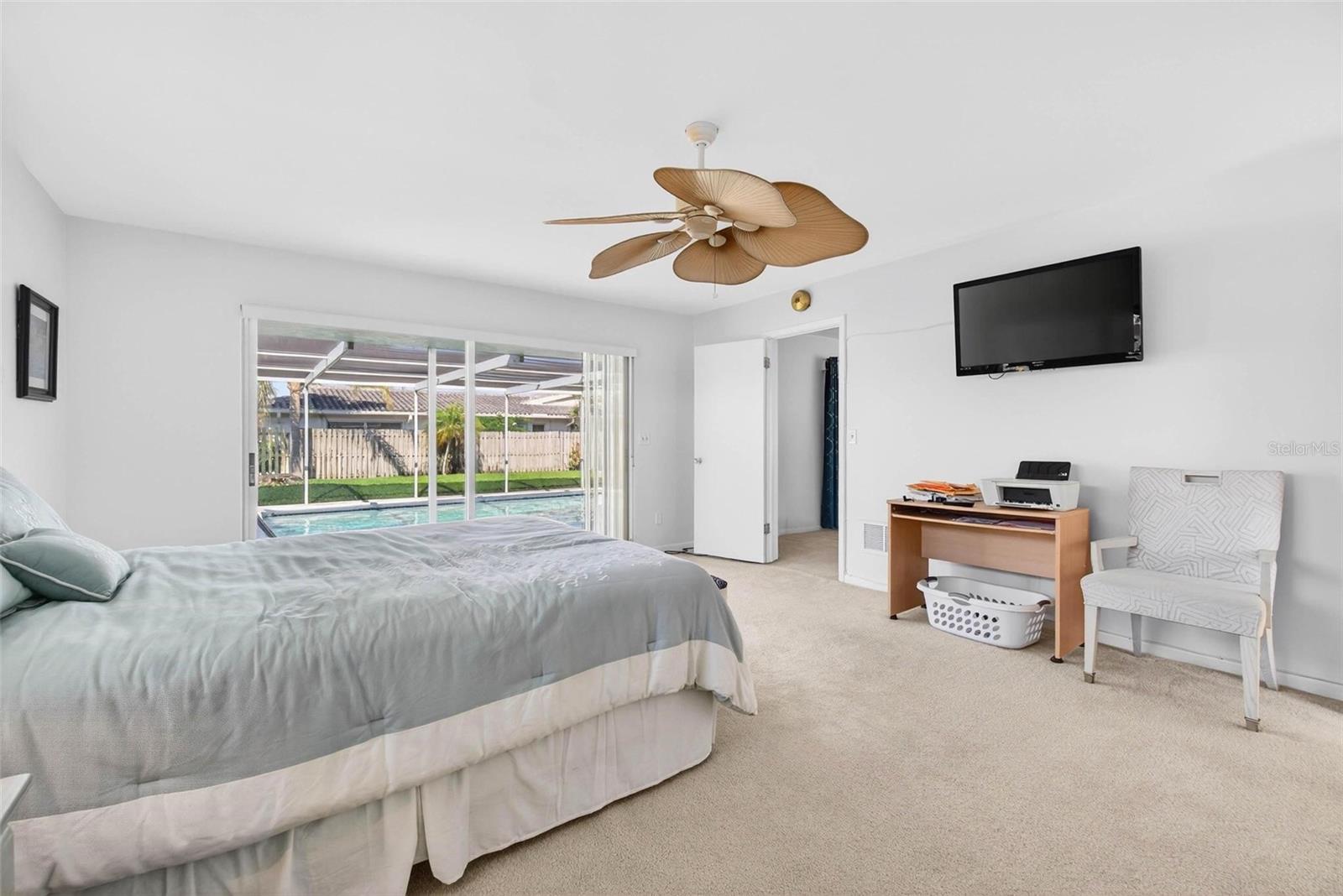 10100 COMMODORE DR, SEMINOLE, FL, 33776