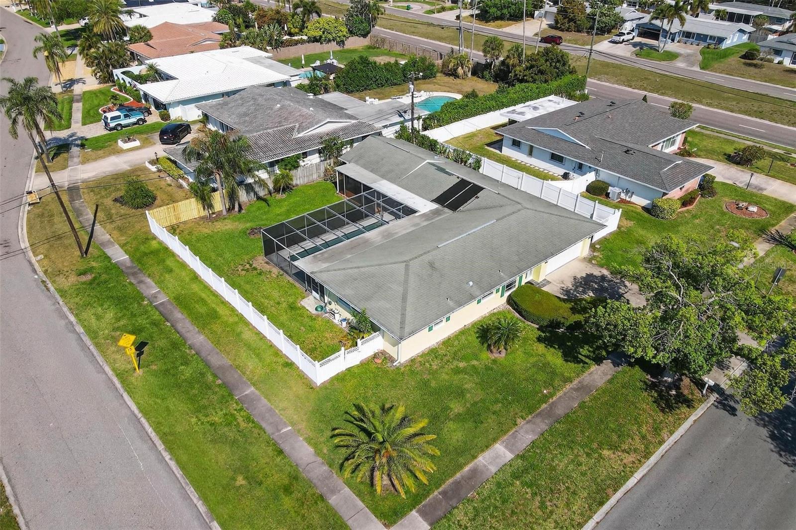 10100 COMMODORE DR, SEMINOLE, FL, 33776