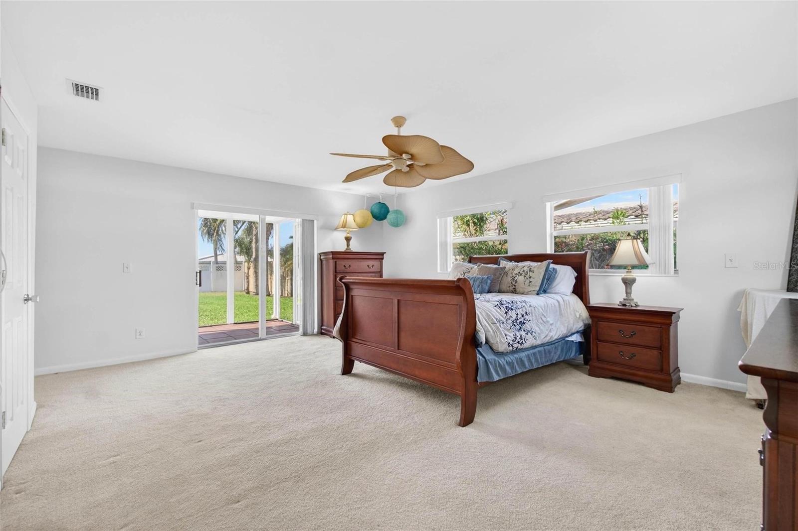 10100 COMMODORE DR, SEMINOLE, FL, 33776