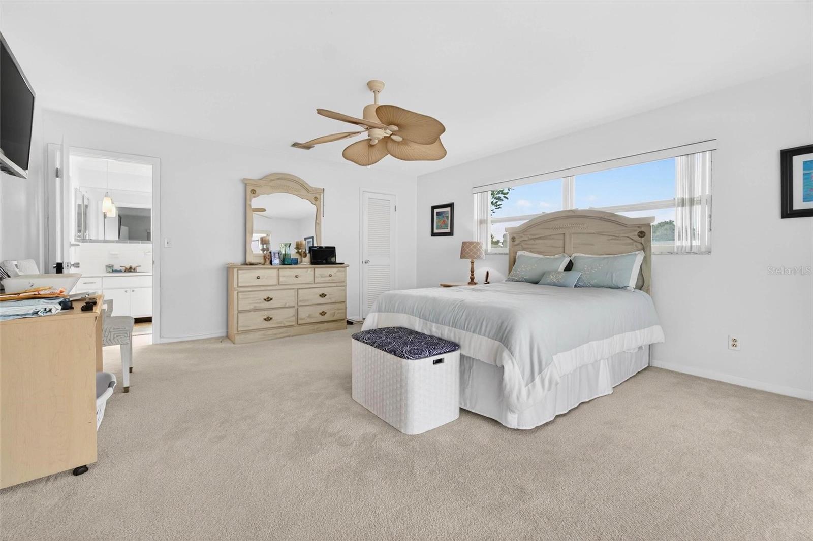 10100 COMMODORE DR, SEMINOLE, FL, 33776