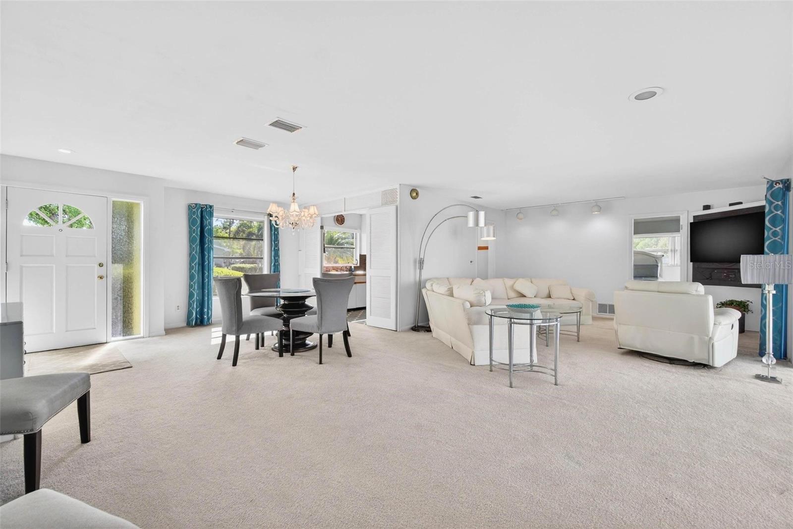 10100 COMMODORE DR, SEMINOLE, FL, 33776