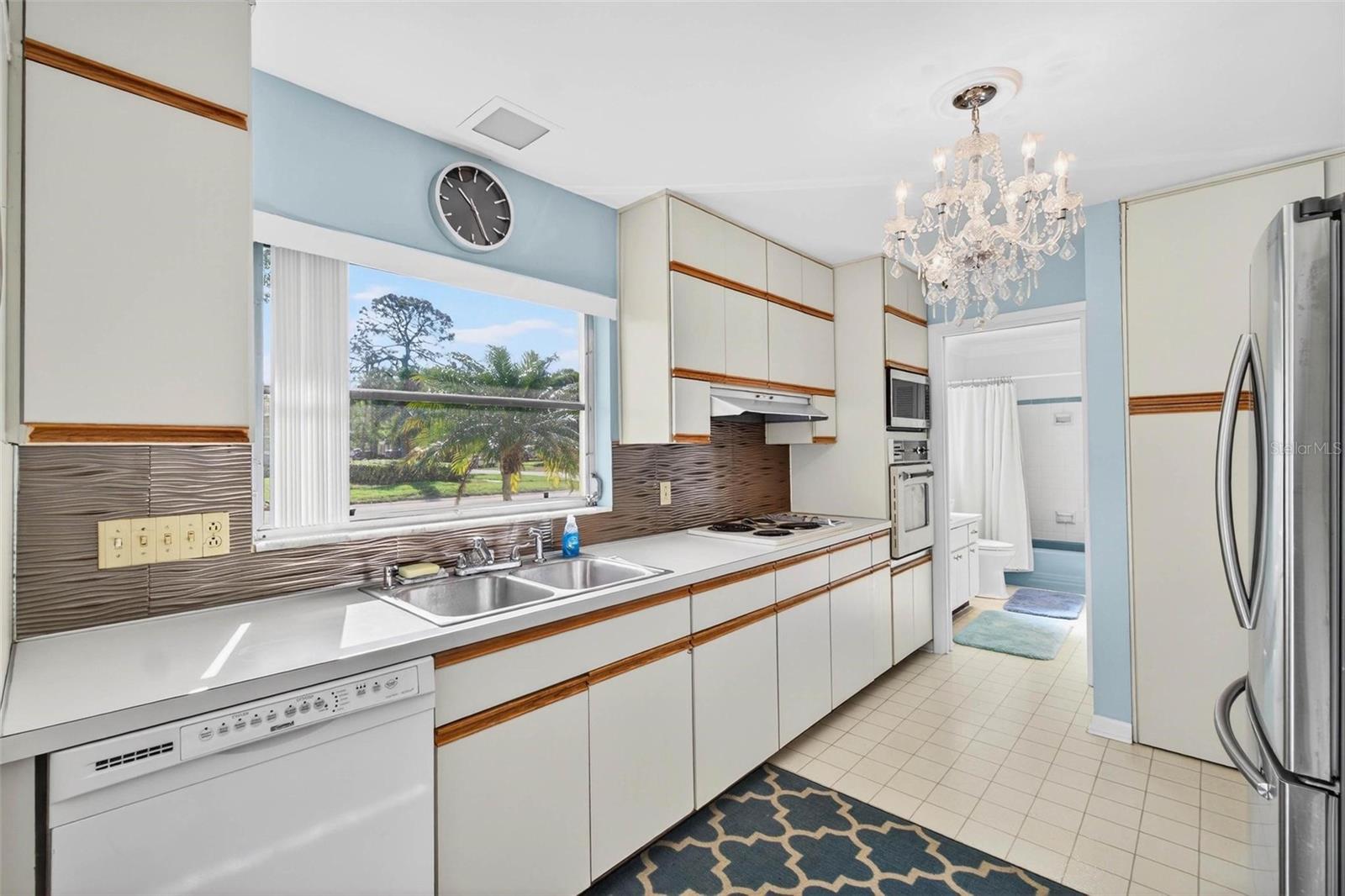 10100 COMMODORE DR, SEMINOLE, FL, 33776