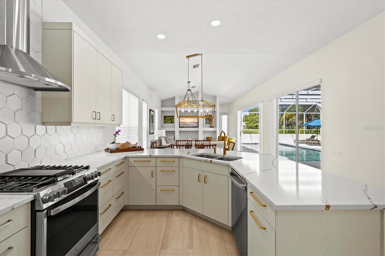 7857 WILTON CRESCENT CIR, UNIVERSITY PARK, FL, 34201