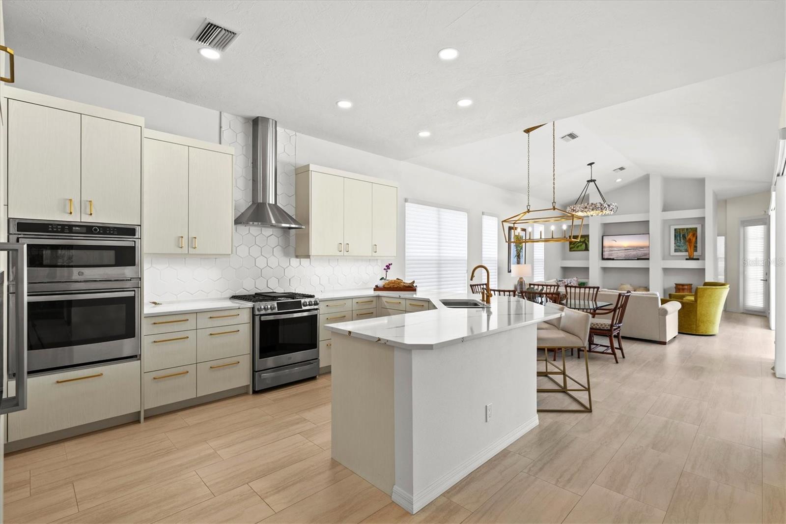 7857 WILTON CRESCENT CIR, UNIVERSITY PARK, FL, 34201