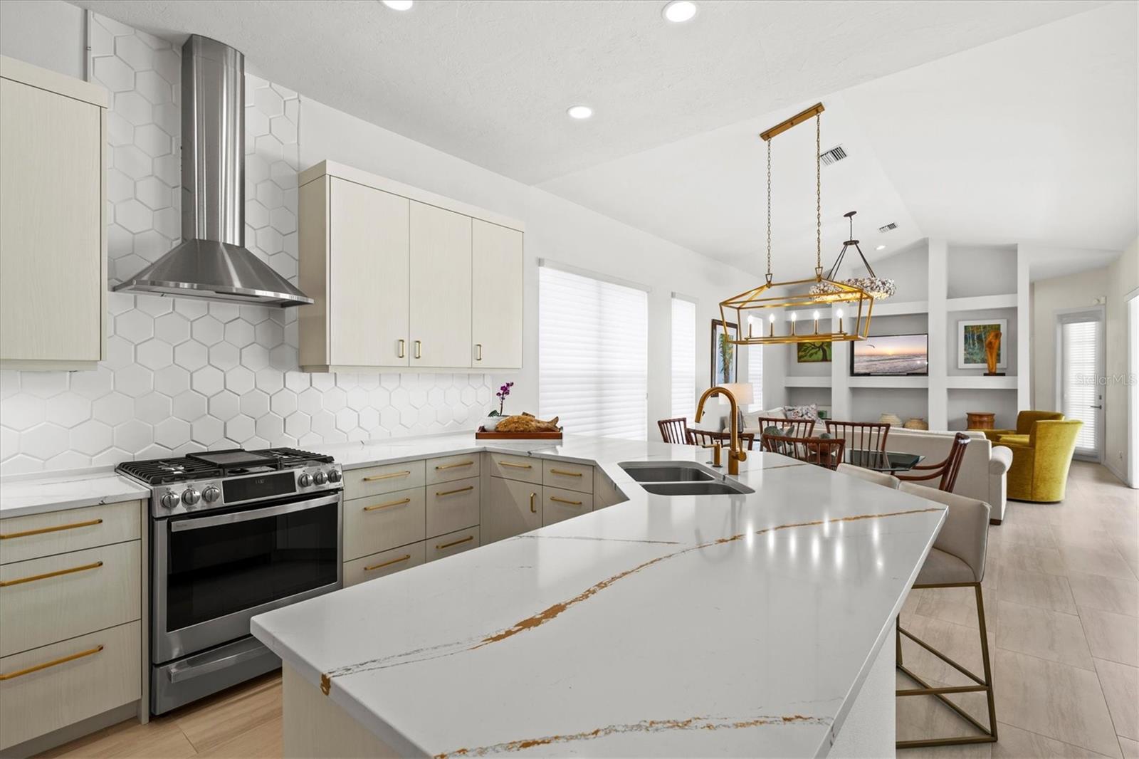7857 WILTON CRESCENT CIR, UNIVERSITY PARK, FL, 34201