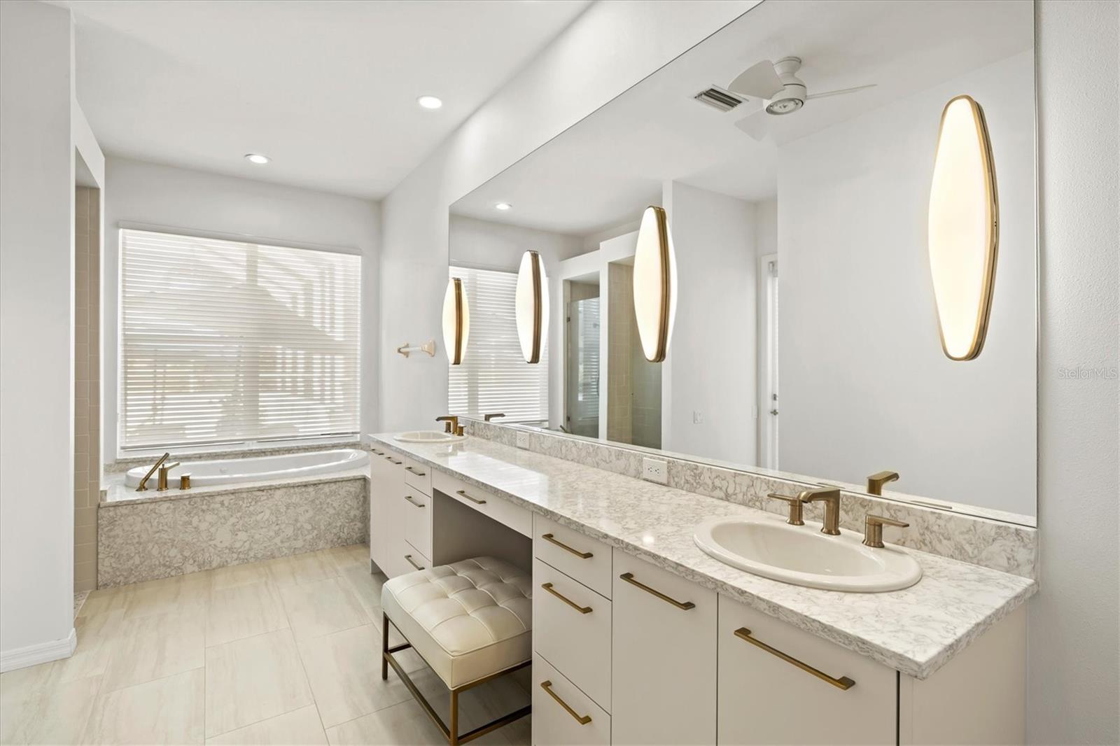 7857 WILTON CRESCENT CIR, UNIVERSITY PARK, FL, 34201