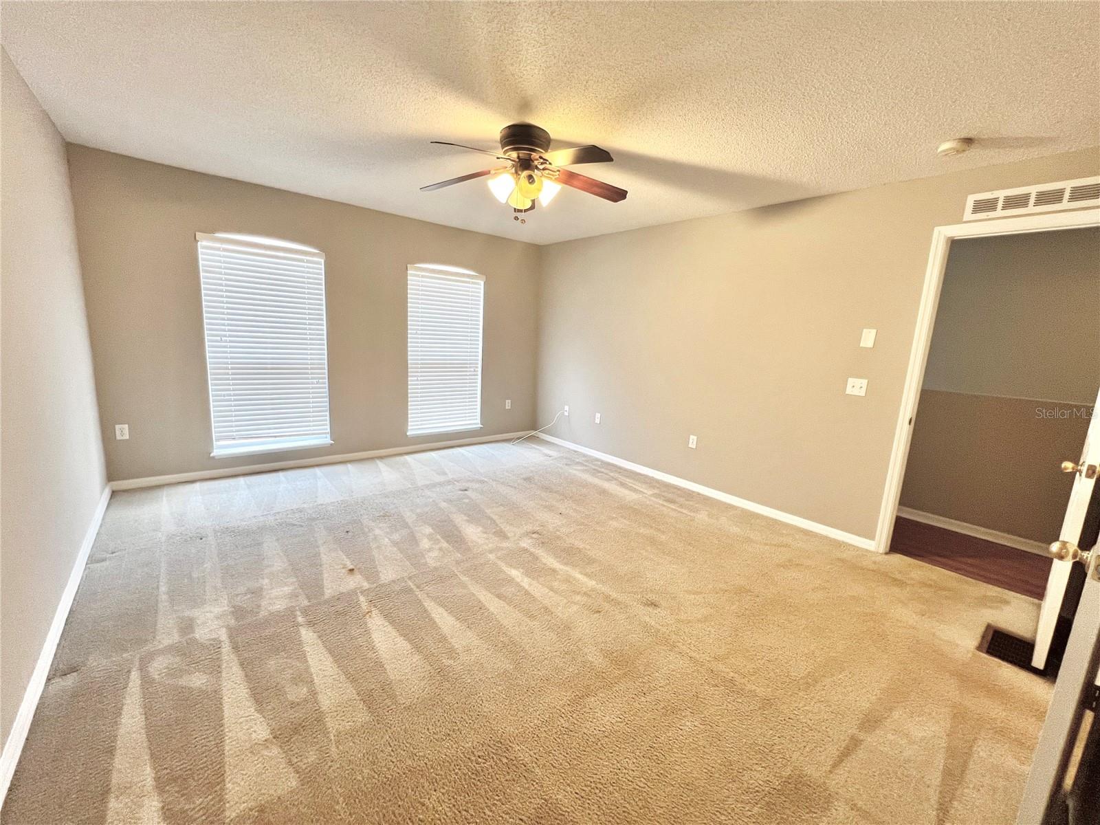 4679 ASHBURN SQUARE DR, TAMPA, FL, 33610
