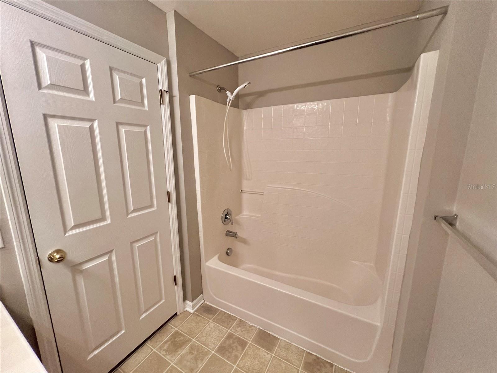 4679 ASHBURN SQUARE DR, TAMPA, FL, 33610