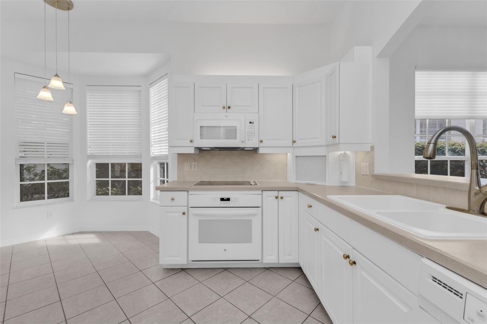 878 CHALMERS DR #878, VENICE, FL, 34293