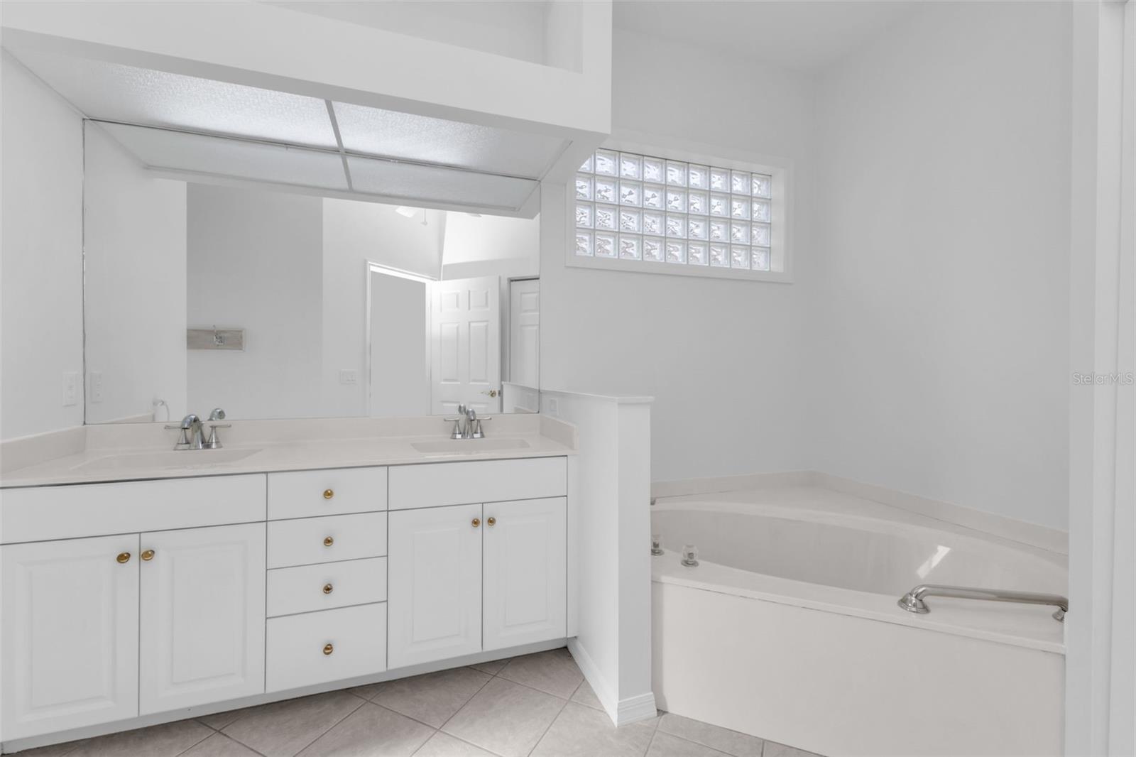 878 CHALMERS DR #878, VENICE, FL, 34293