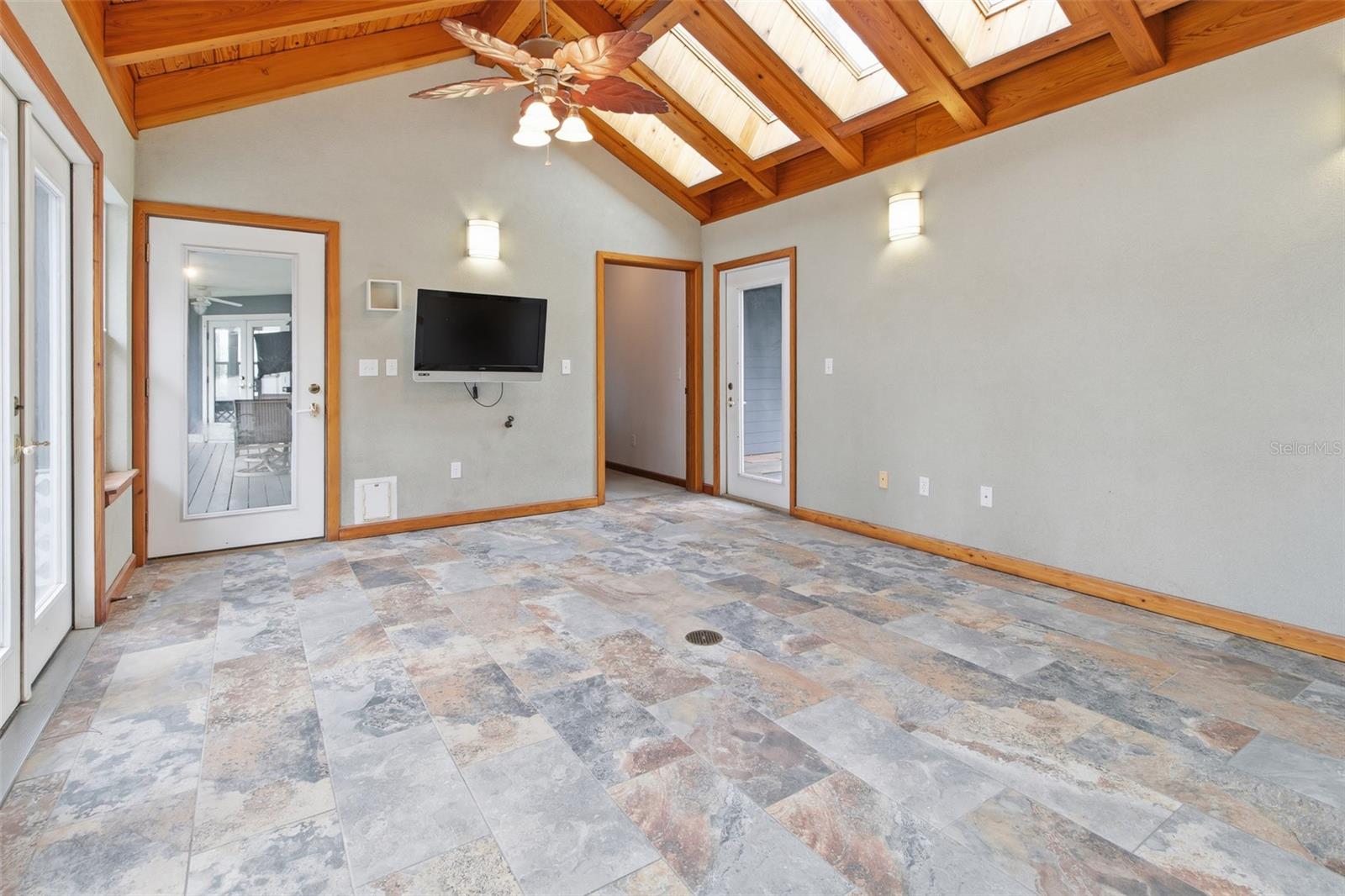 299 RILEY LAKE DR, HAWTHORNE, FL, 32640