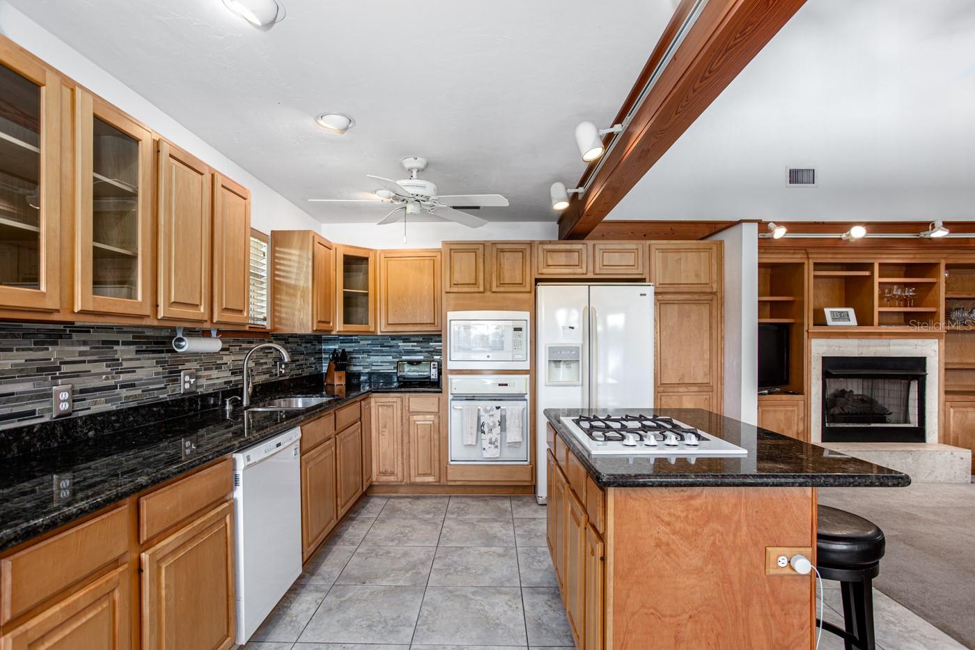 299 RILEY LAKE DR, HAWTHORNE, FL, 32640
