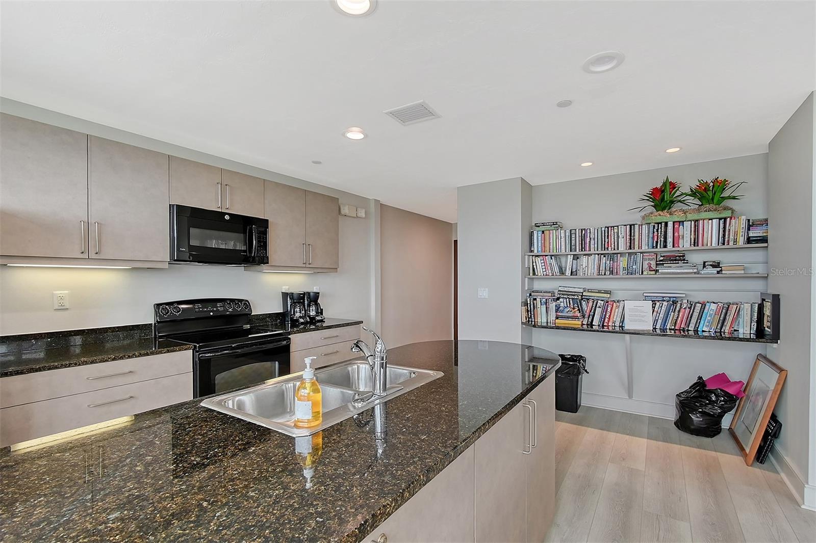 988 BLVD OF THE ARTS #1412, SARASOTA, FL, 34236