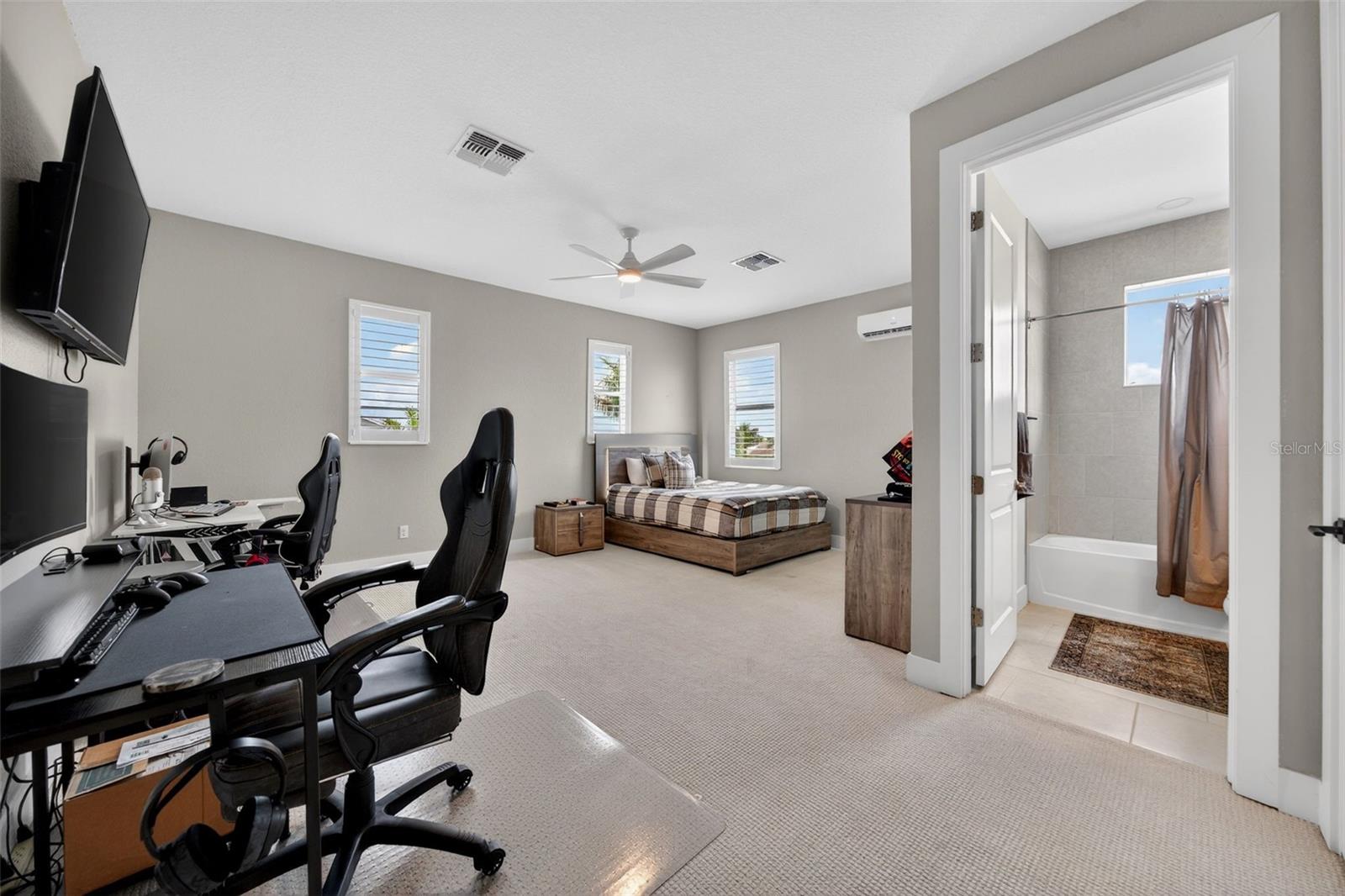 8331 REDONDA LOOP, LAKEWOOD RANCH, FL, 34202