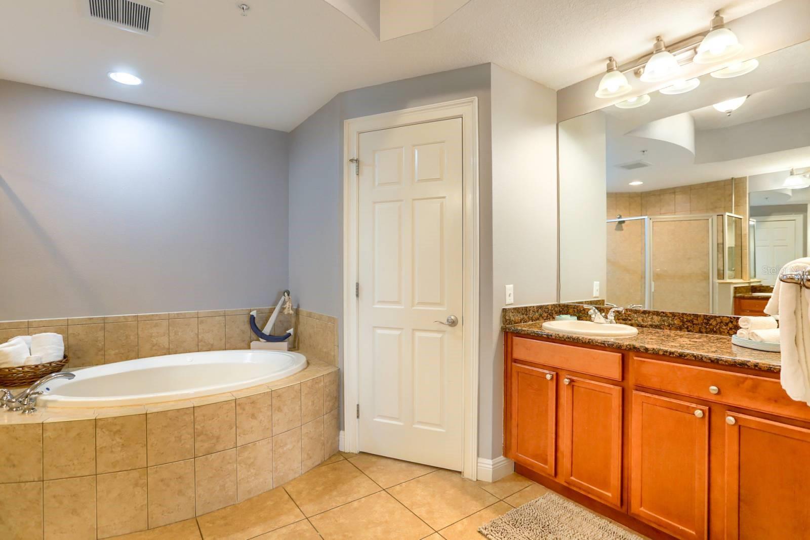 600 BAYWAY BLVD #304, CLEARWATER BEACH, FL, 33767