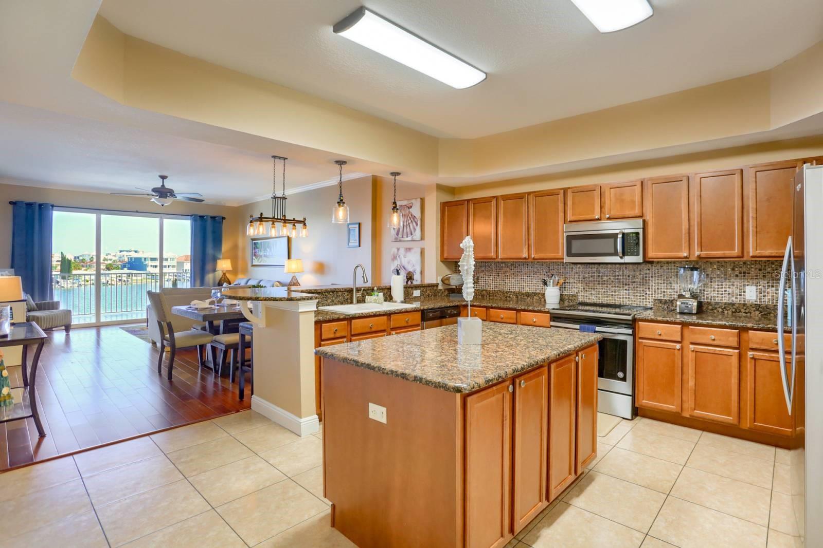 600 BAYWAY BLVD #304, CLEARWATER BEACH, FL, 33767