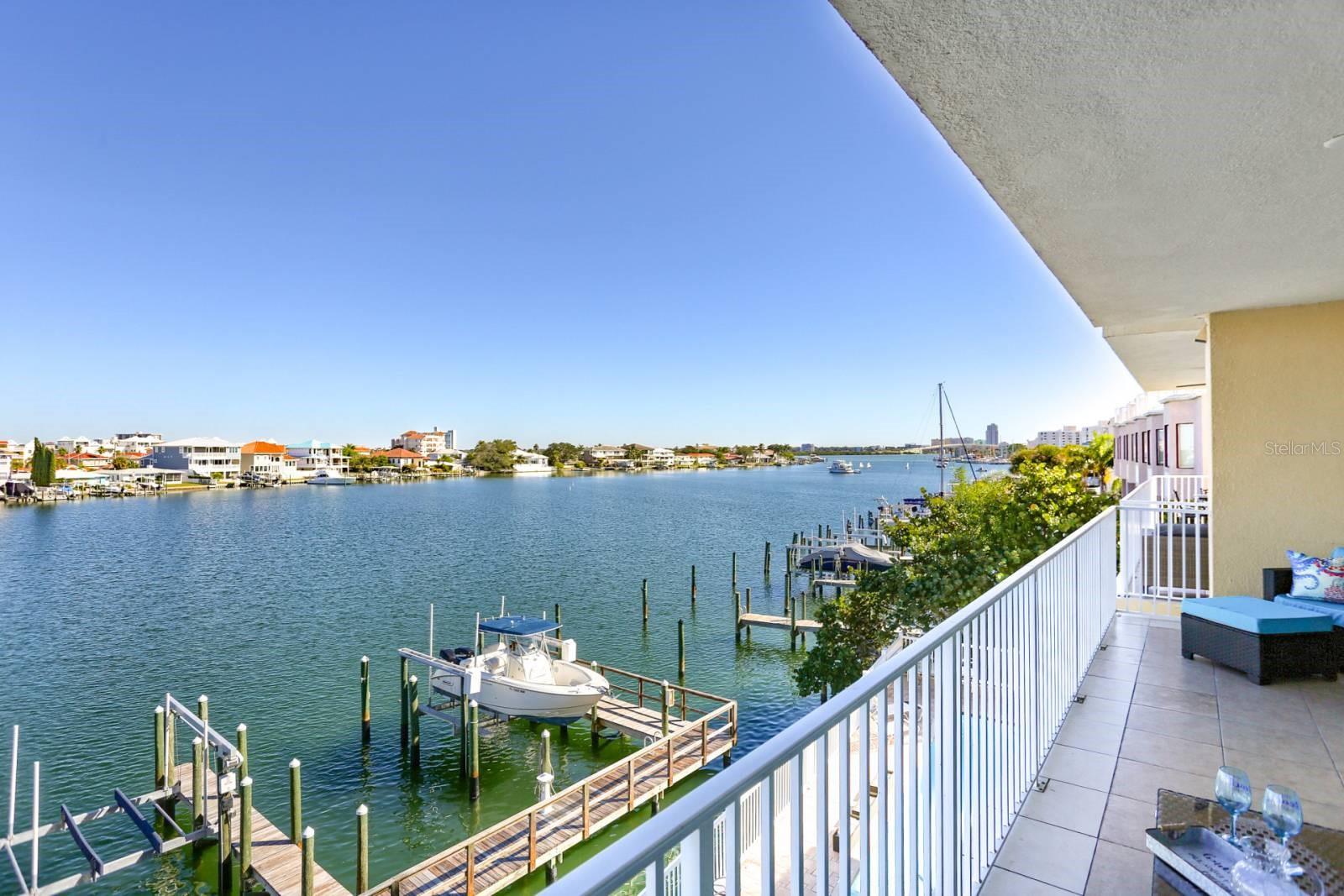 600 BAYWAY BLVD #304, CLEARWATER BEACH, FL, 33767