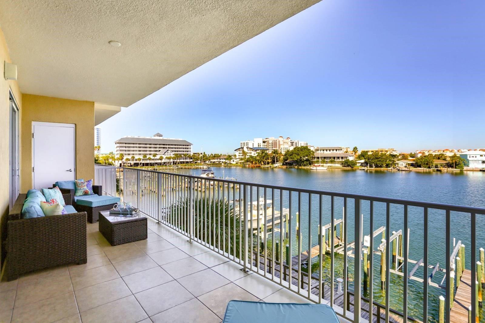 600 BAYWAY BLVD #304, CLEARWATER BEACH, FL, 33767