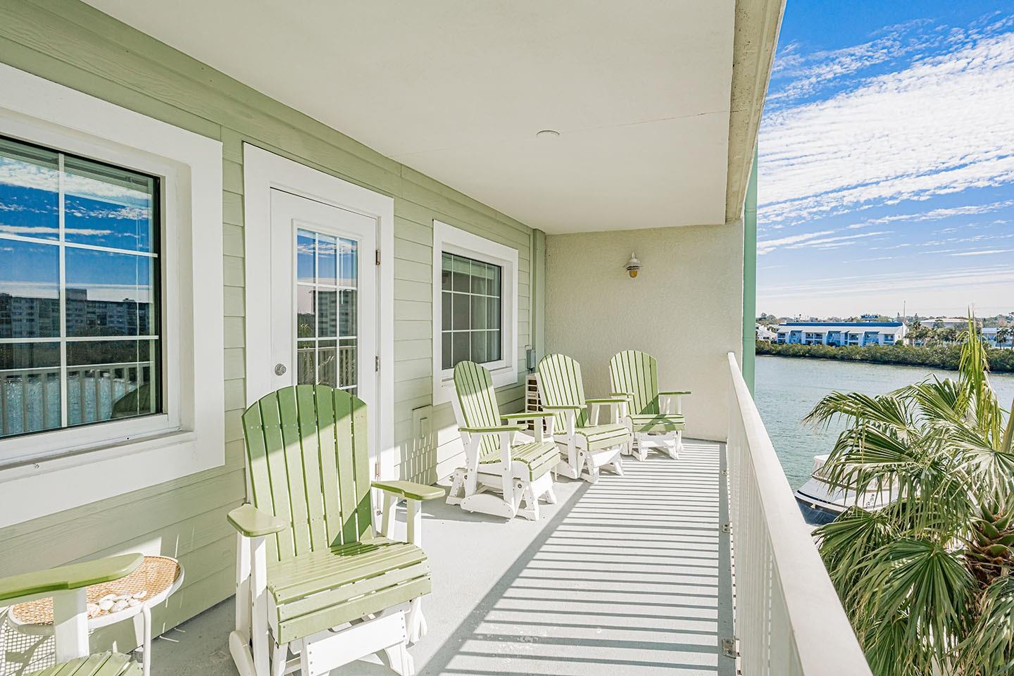 Large Balcony overlooking Intracoastal
