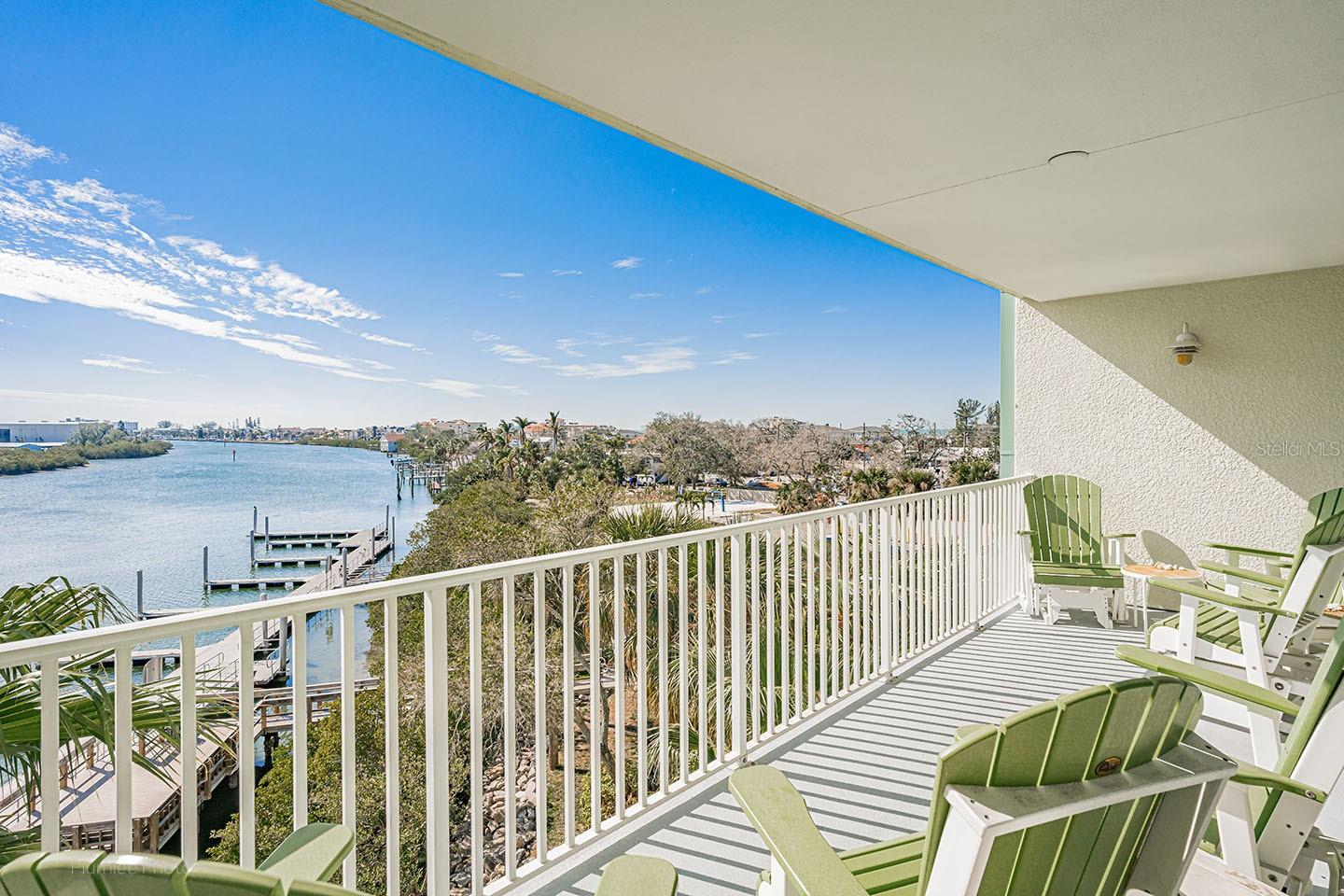 Large Balcony overlooking Intracoastal