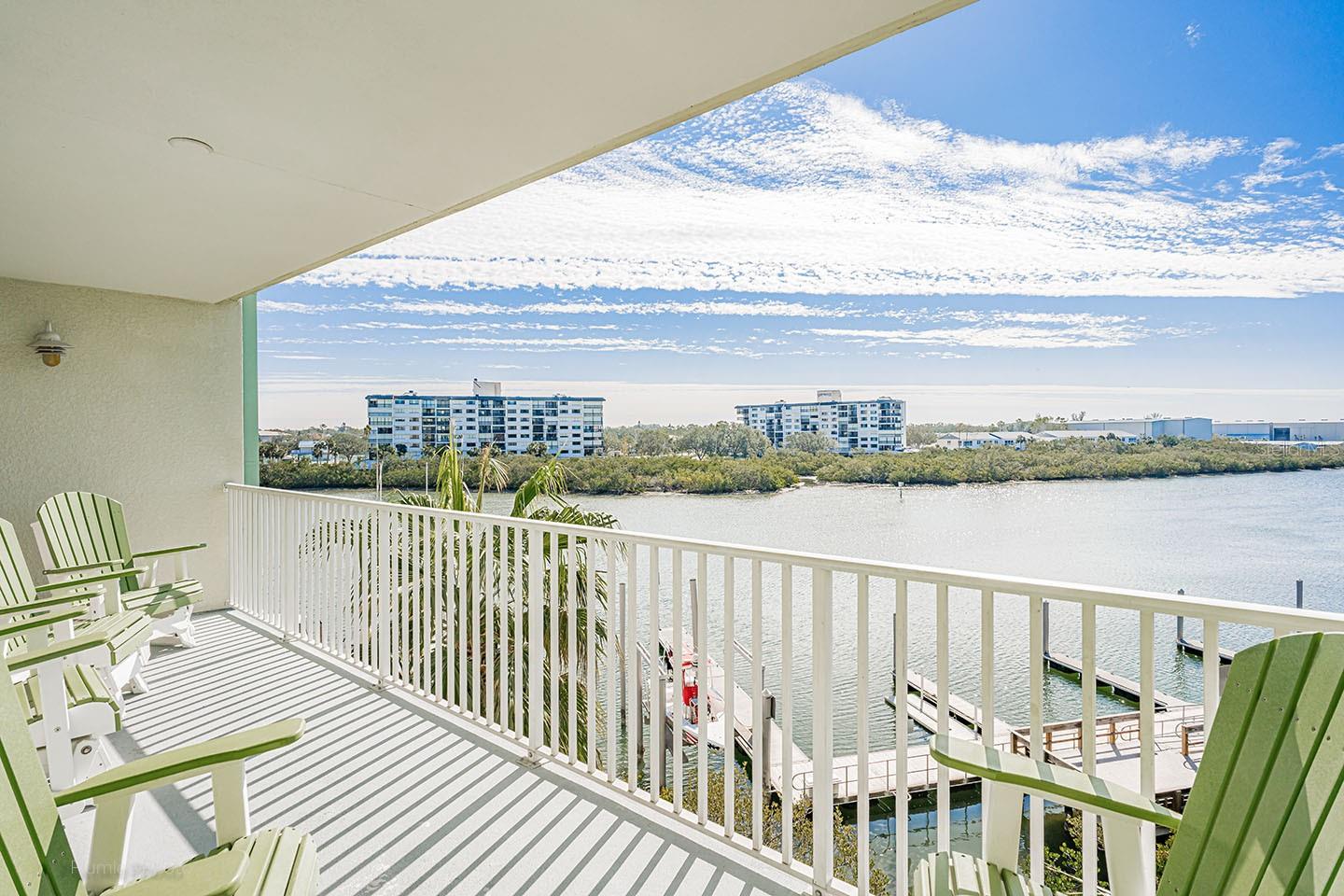 Large Balcony overlooking Intracoastal