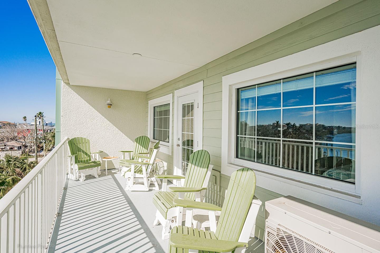 Large Balcony overlooking Intracoastal