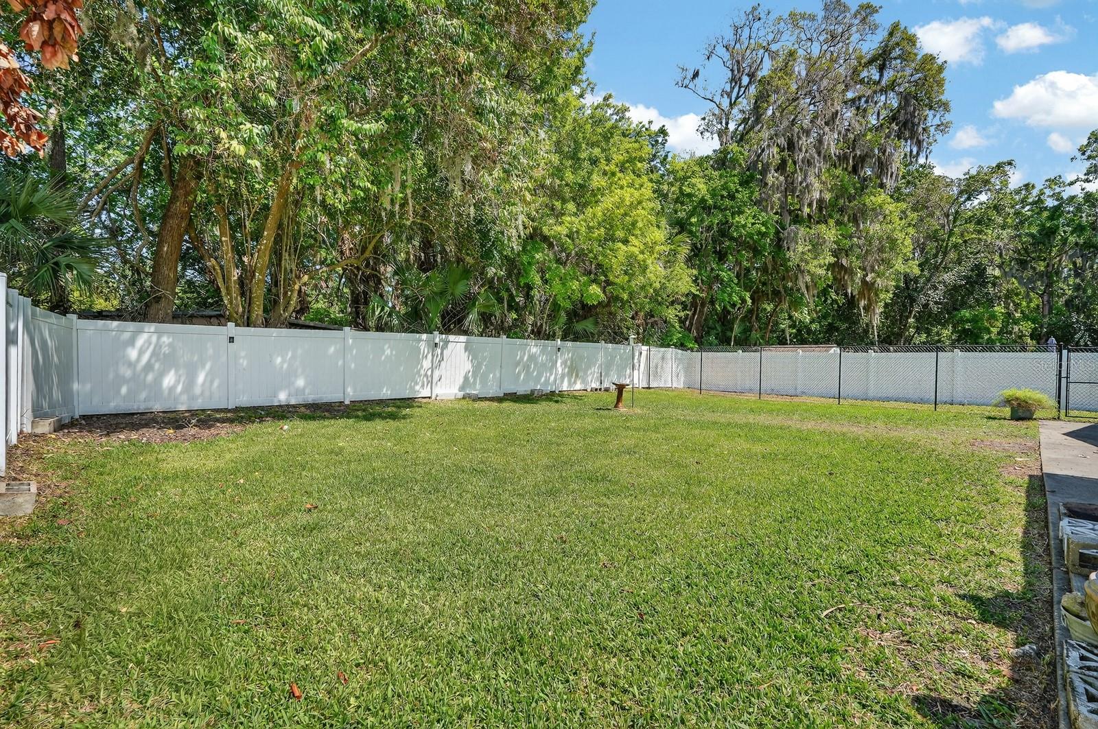 327 LONDON RD, DAYTONA BEACH, FL, 32117