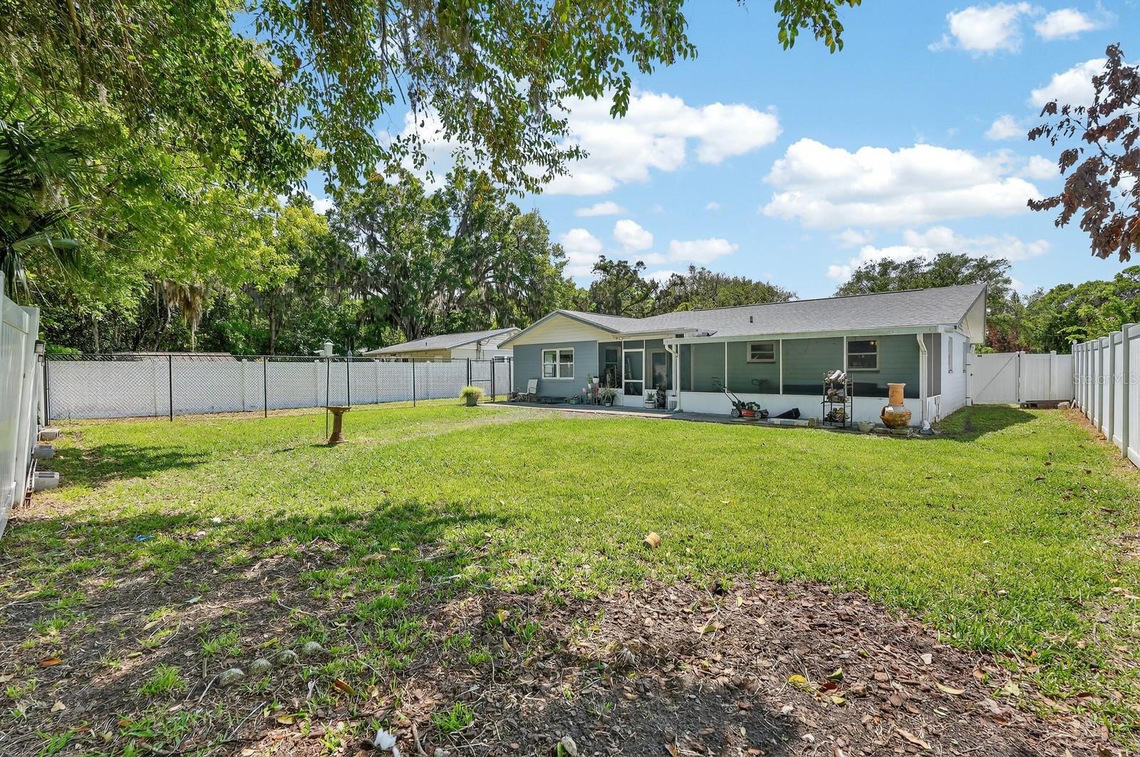 327 LONDON RD, DAYTONA BEACH, FL, 32117