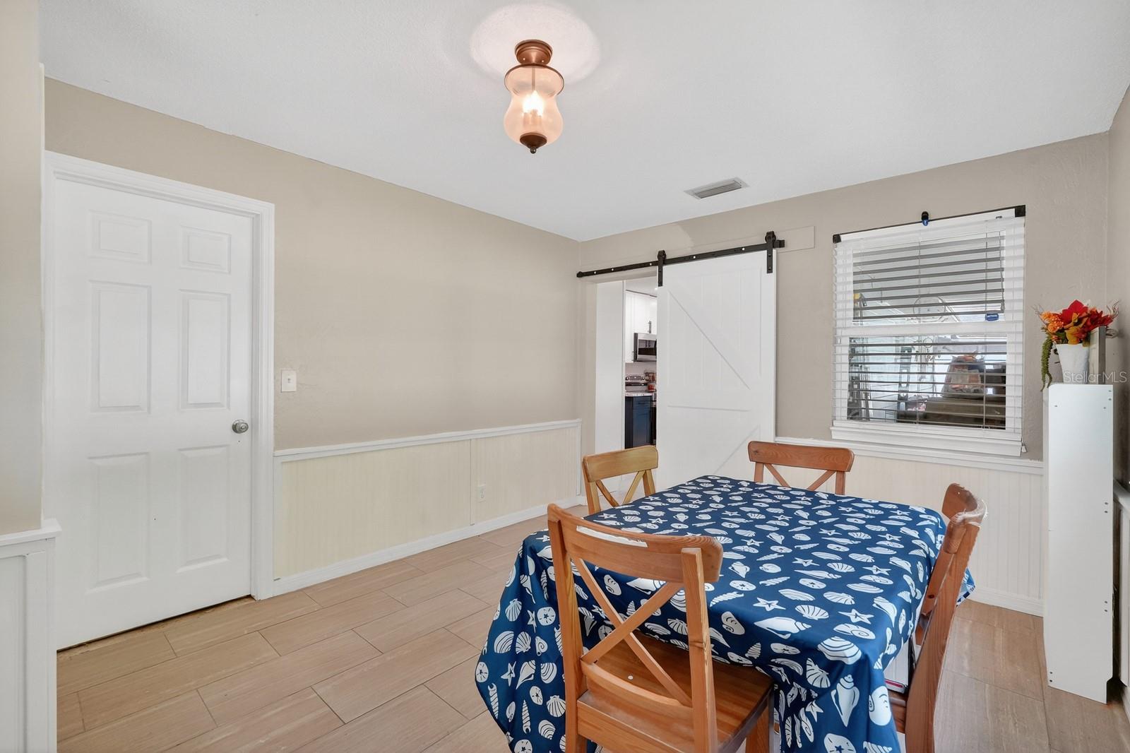 327 LONDON RD, DAYTONA BEACH, FL, 32117