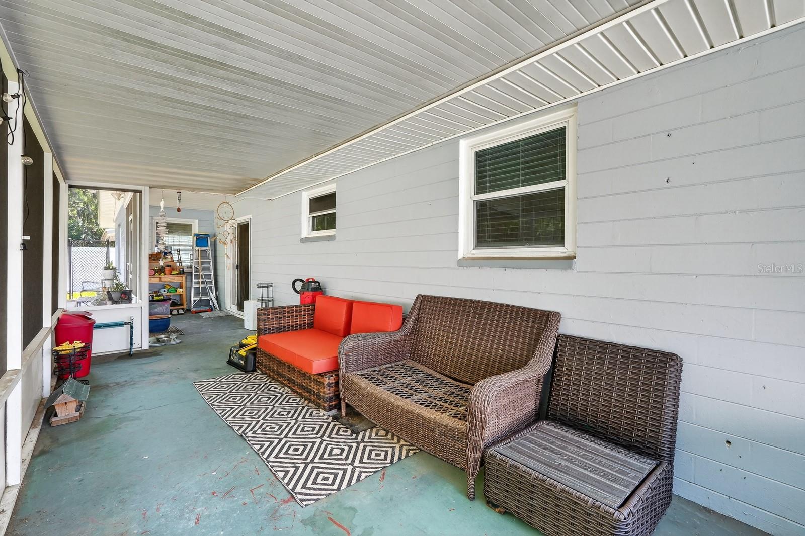 327 LONDON RD, DAYTONA BEACH, FL, 32117