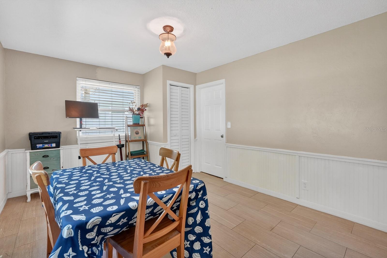 327 LONDON RD, DAYTONA BEACH, FL, 32117