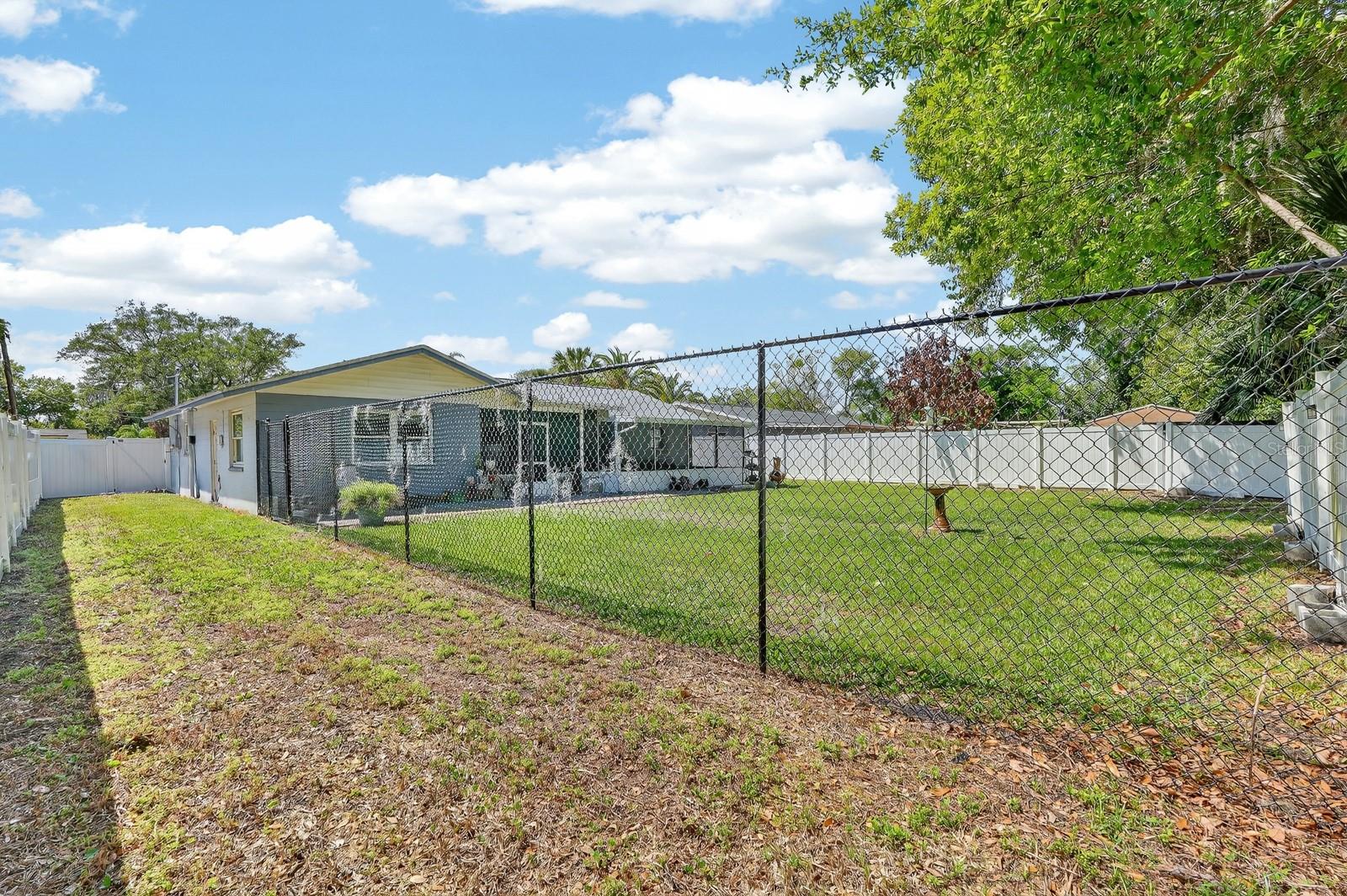 327 LONDON RD, DAYTONA BEACH, FL, 32117