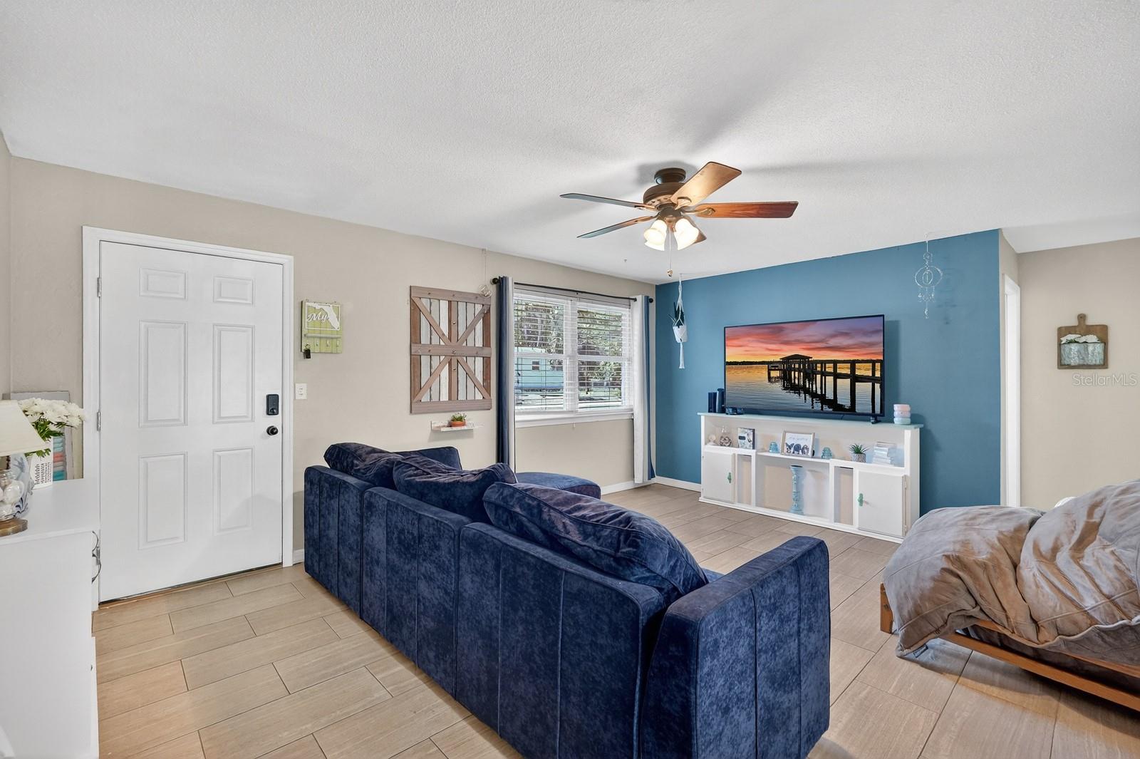 327 LONDON RD, DAYTONA BEACH, FL, 32117