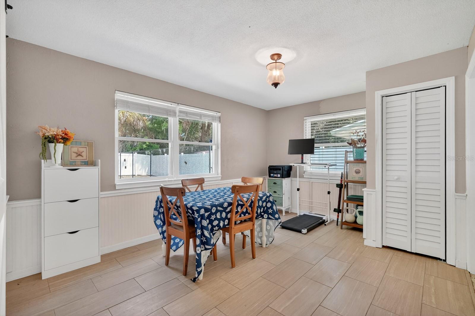 327 LONDON RD, DAYTONA BEACH, FL, 32117