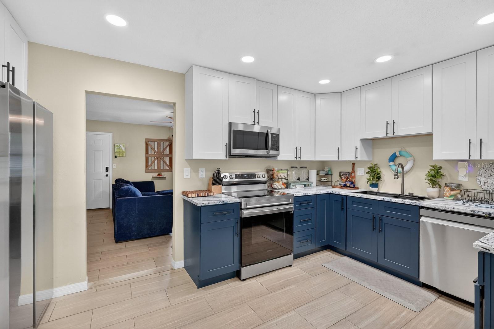 327 LONDON RD, DAYTONA BEACH, FL, 32117