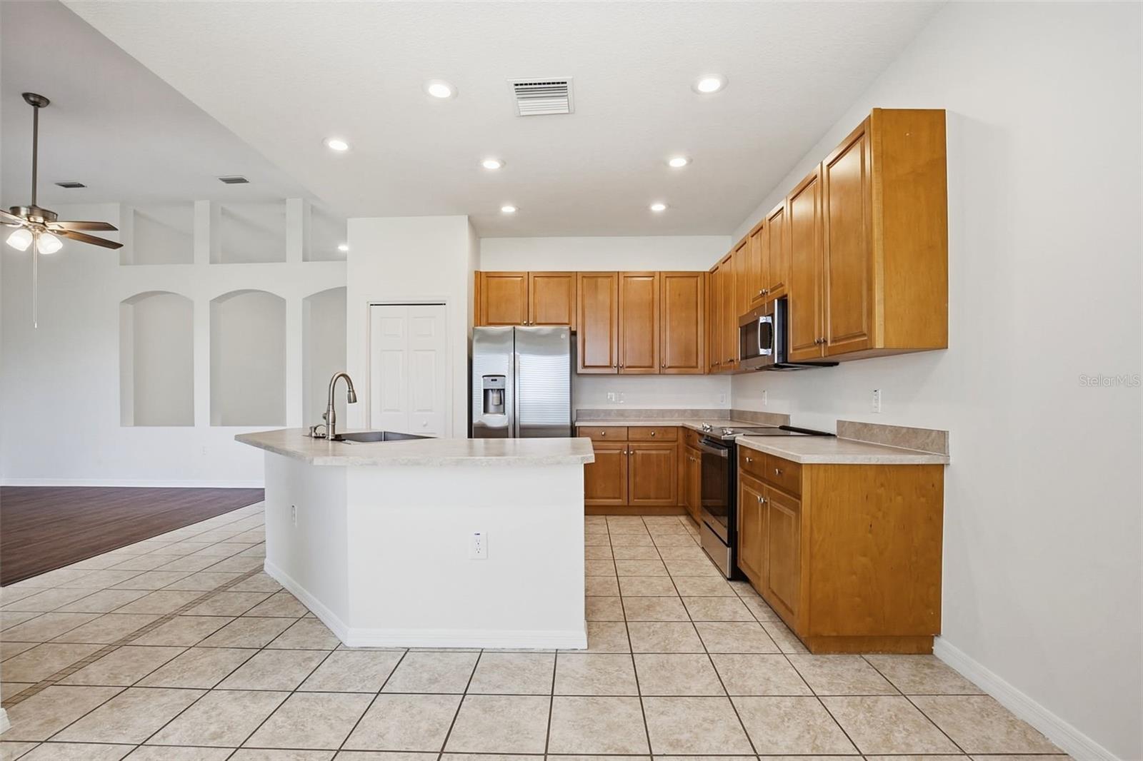 5917 WEDGEFIELD DR, ZEPHYRHILLS, FL, 33541