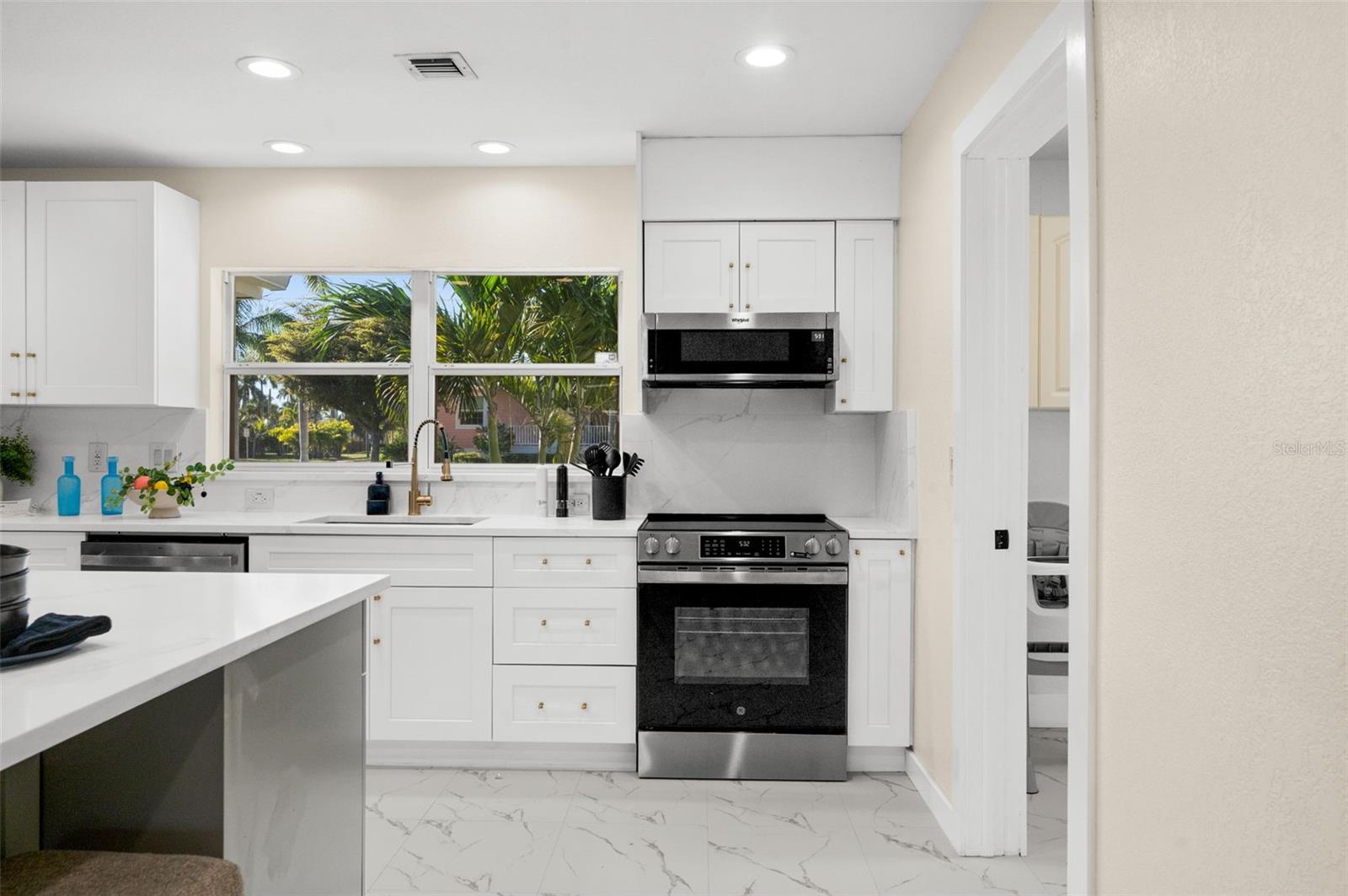 625 W OLYMPIA AVE, PUNTA GORDA, FL, 33950