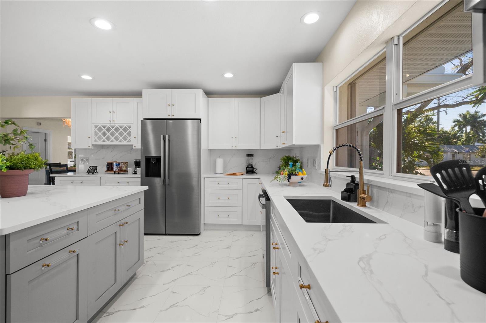 625 W OLYMPIA AVE, PUNTA GORDA, FL, 33950