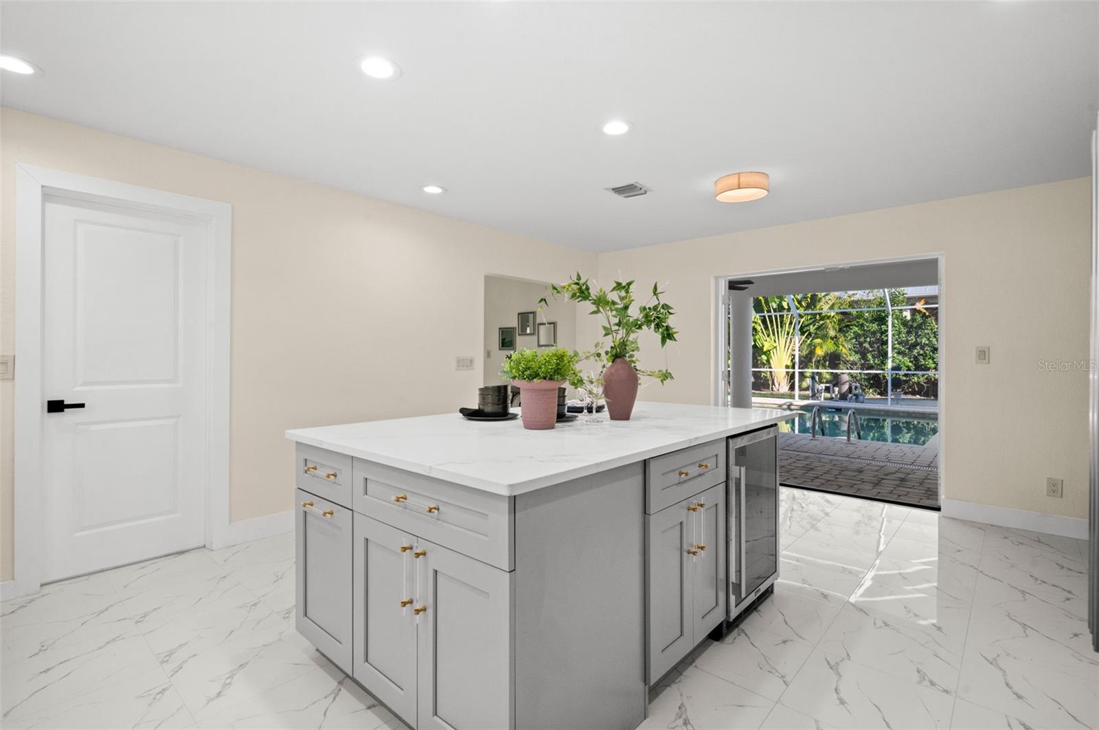 625 W OLYMPIA AVE, PUNTA GORDA, FL, 33950