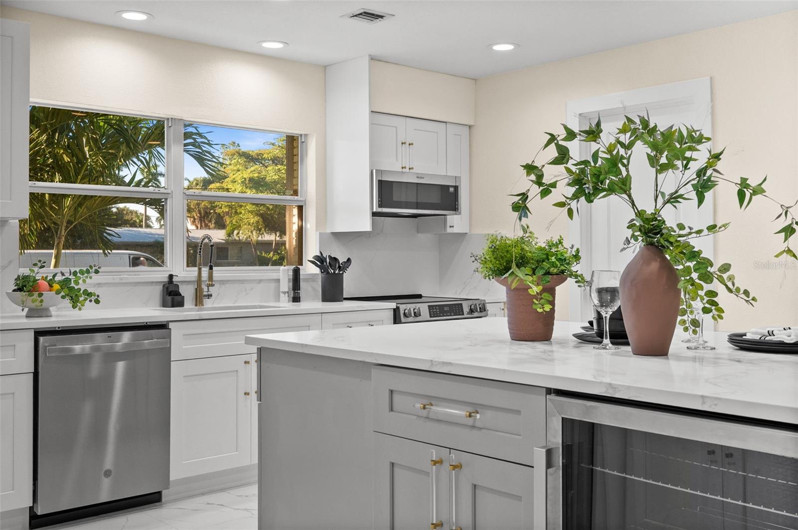 625 W OLYMPIA AVE, PUNTA GORDA, FL, 33950