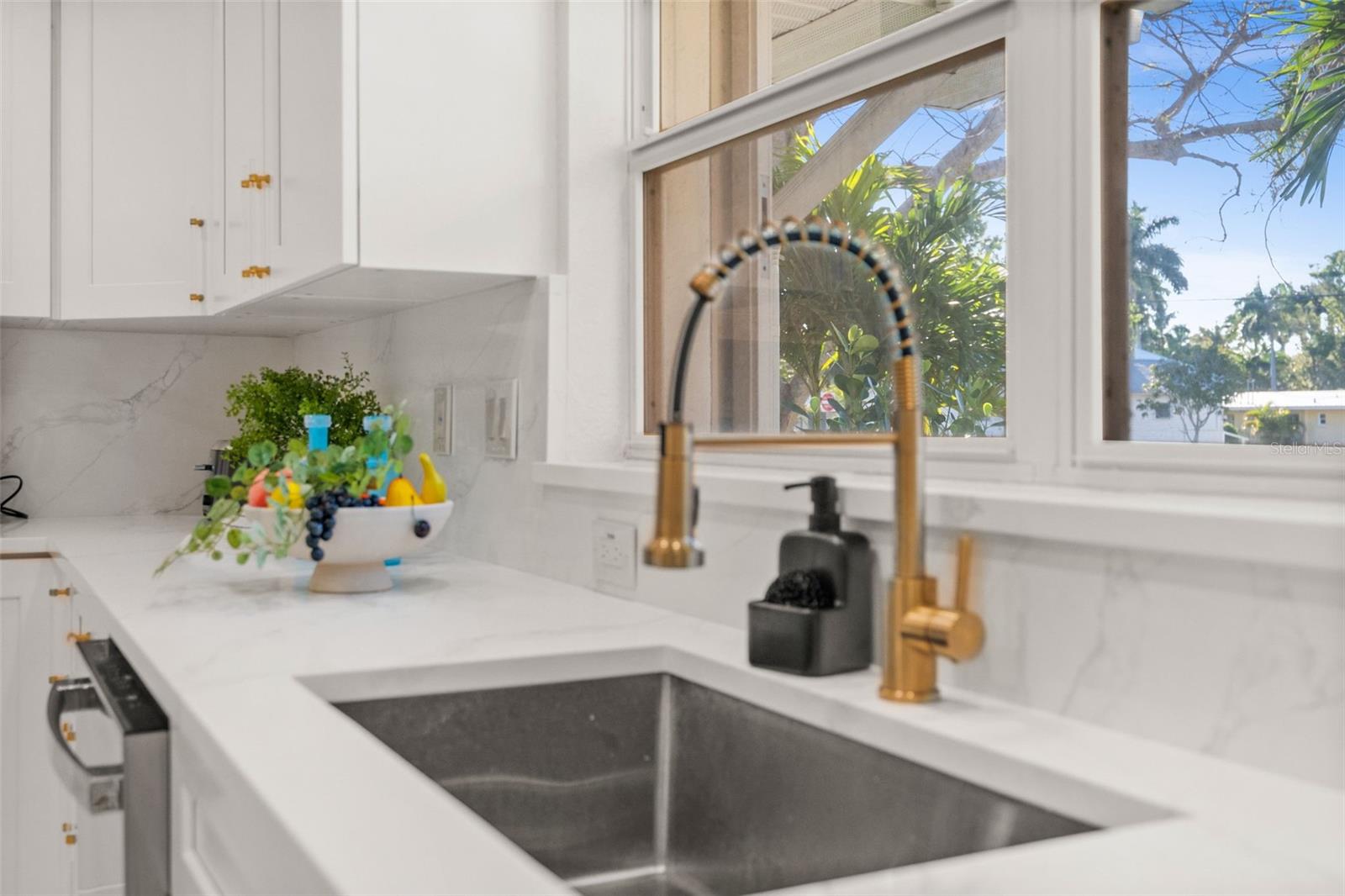 625 W OLYMPIA AVE, PUNTA GORDA, FL, 33950