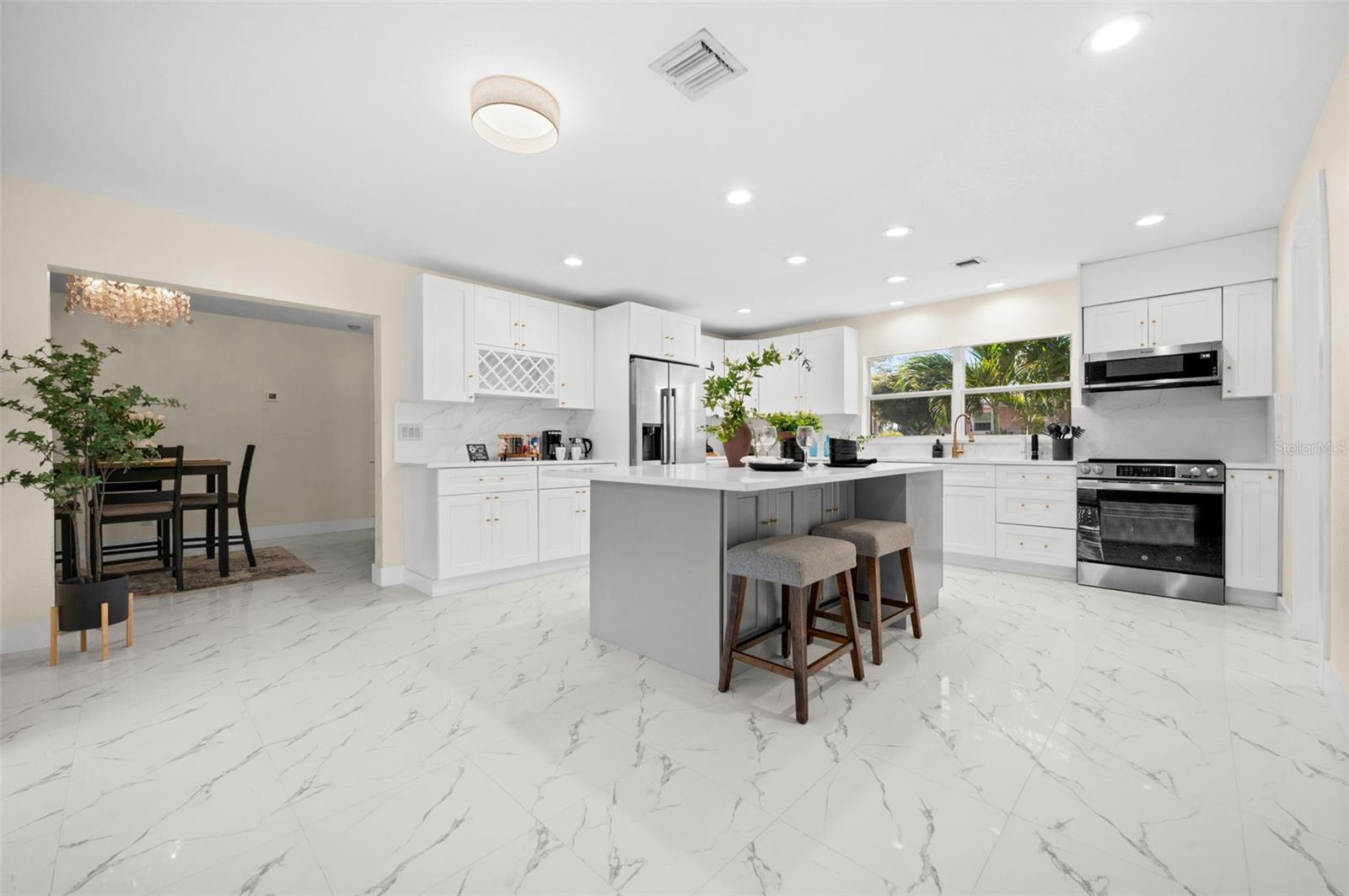 625 W OLYMPIA AVE, PUNTA GORDA, FL, 33950