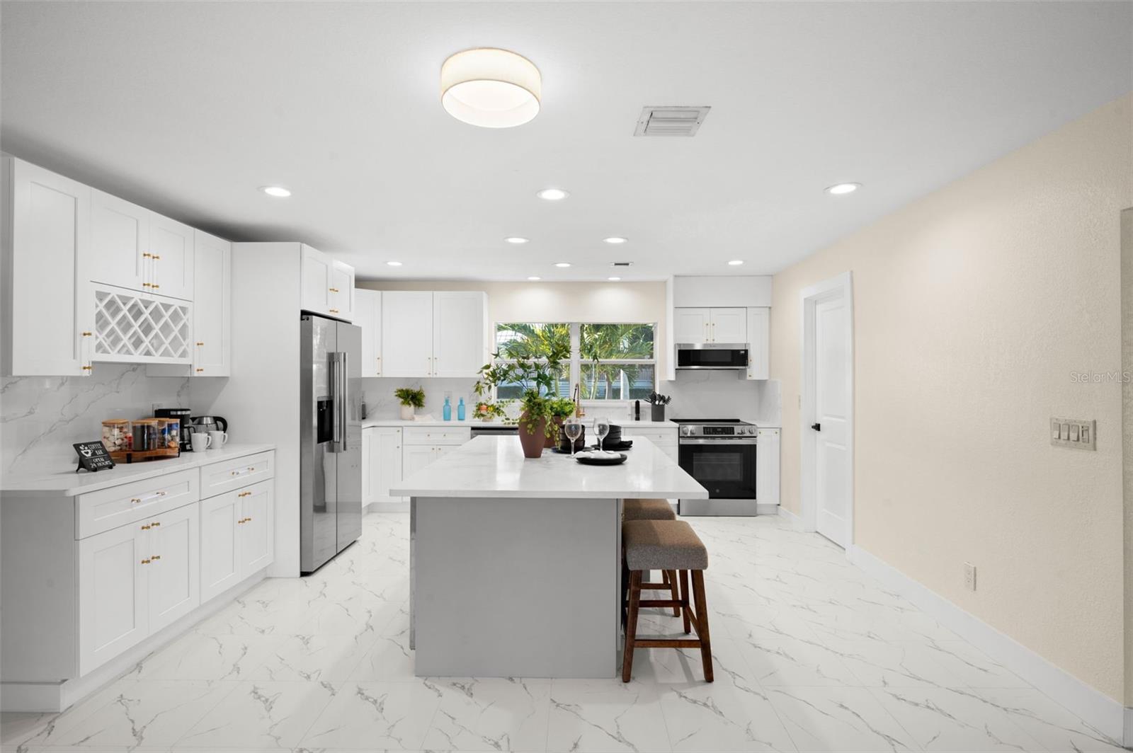 625 W OLYMPIA AVE, PUNTA GORDA, FL, 33950