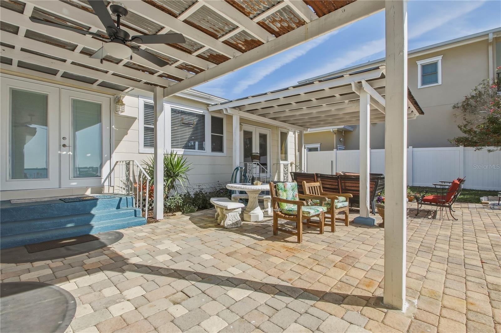 950 WEEDON DR NE, ST PETERSBURG, FL, 33702