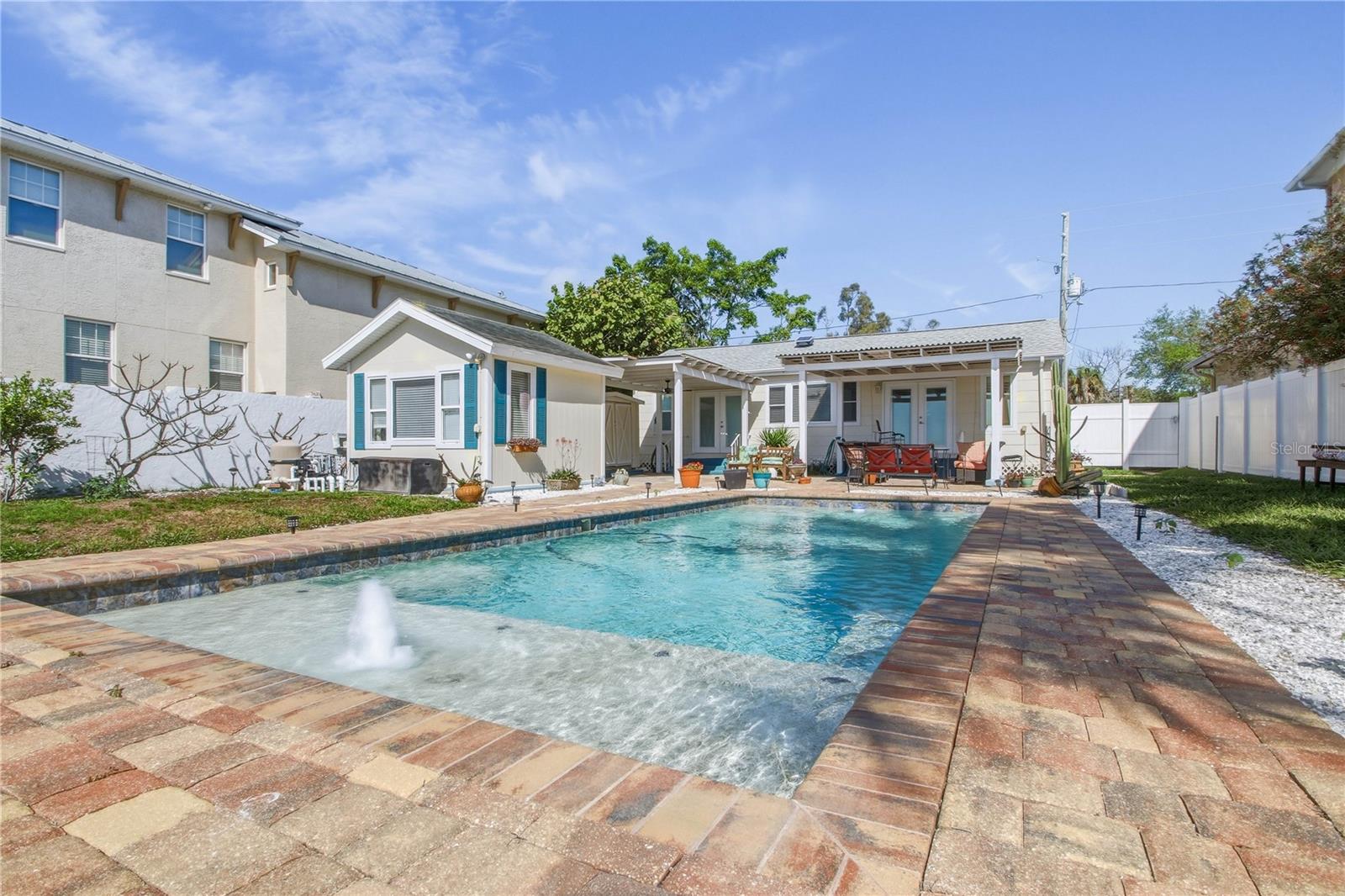 950 WEEDON DR NE, ST PETERSBURG, FL, 33702