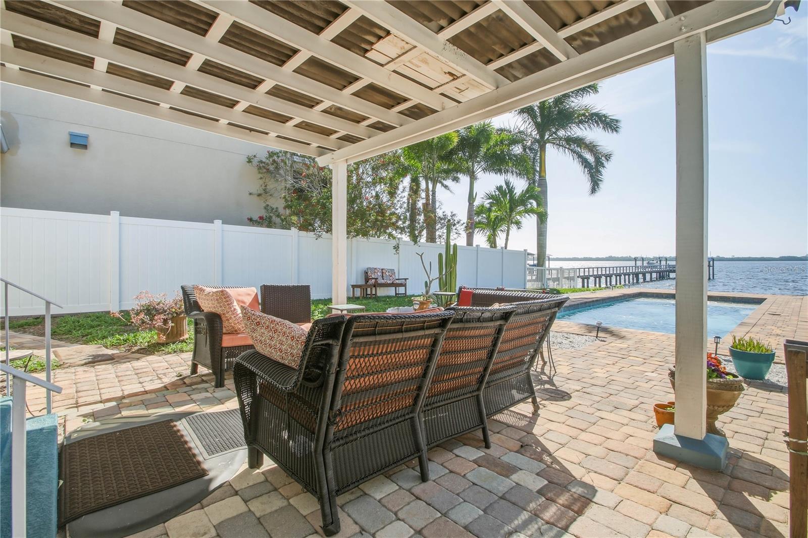 950 WEEDON DR NE, ST PETERSBURG, FL, 33702